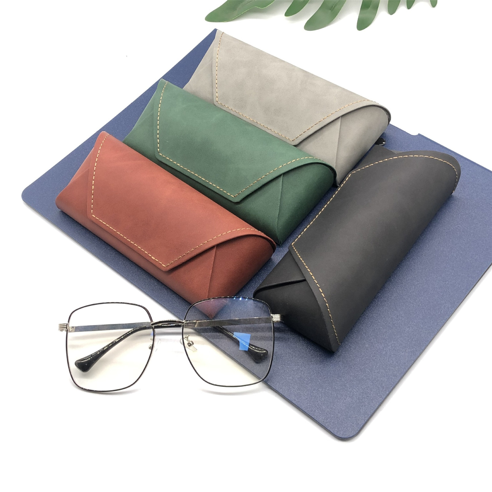 Travel Accessories Gift Ideas - Estuche para gafas de sol Pu+Metal,